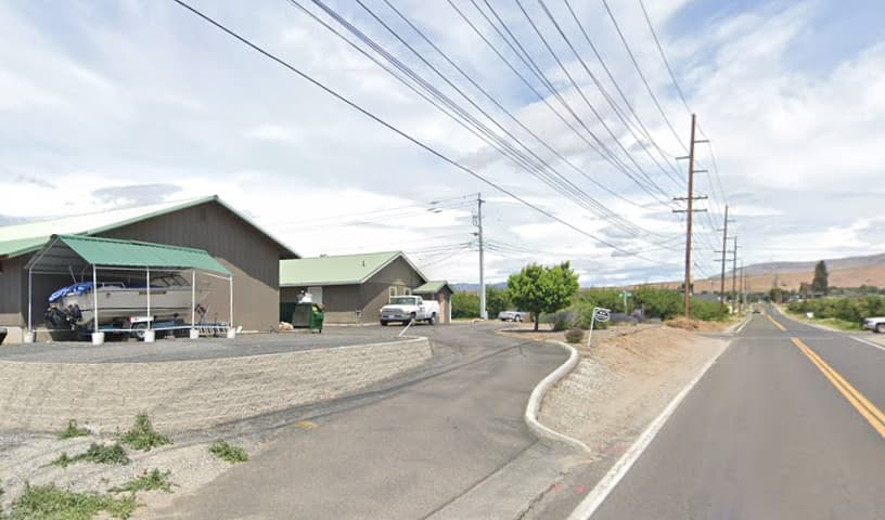 Paws & Claws Veterinary Hospital